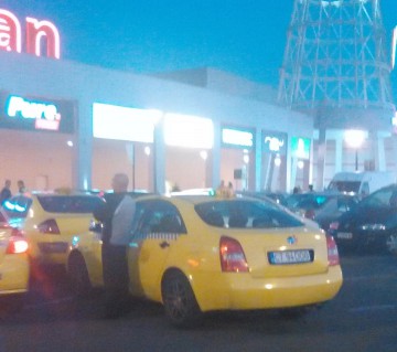 Taximetristul Doagă continuă cu escrocheriile în Constanţa: dublează kilometrii la toate cursele